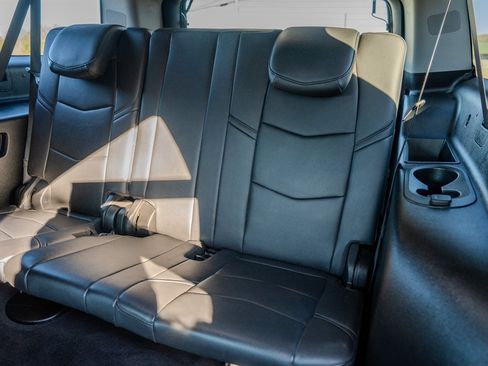 Used 2020 Cadillac Escalade ESV Premium Luxury image 33