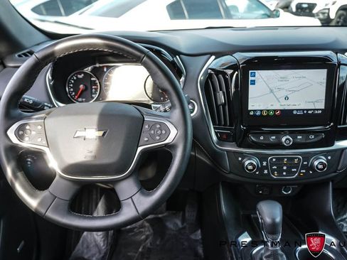 Used 2023 Chevrolet Traverse Premier image 2