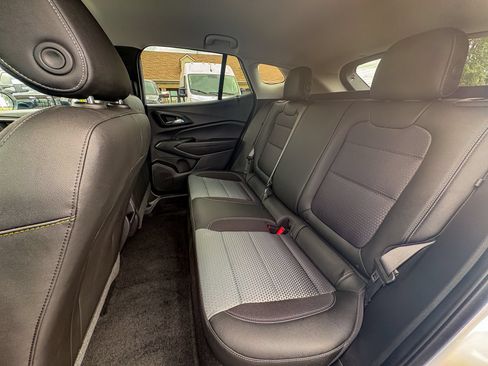 Used 2025 Chevrolet Trax LT w/ Driver Confidence Package FWD image 23