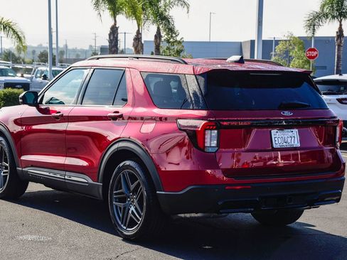 Used 2025 Ford Explorer ST-Line w/ Premium Package image 4