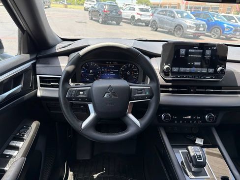 Used 2024 Mitsubishi Outlander SE Black Edition FWD image 40