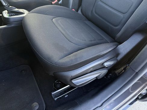 Used 2019 Jeep Renegade Latitude w/ Safety & Security Group II image 24