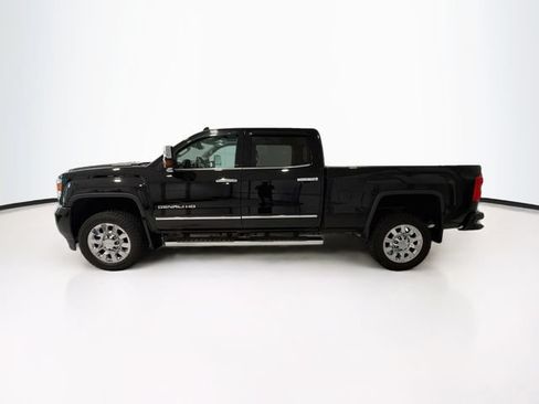 Used 2019 GMC Sierra 2500 Denali w/ Duramax Plus Package AWD/4WD image 4