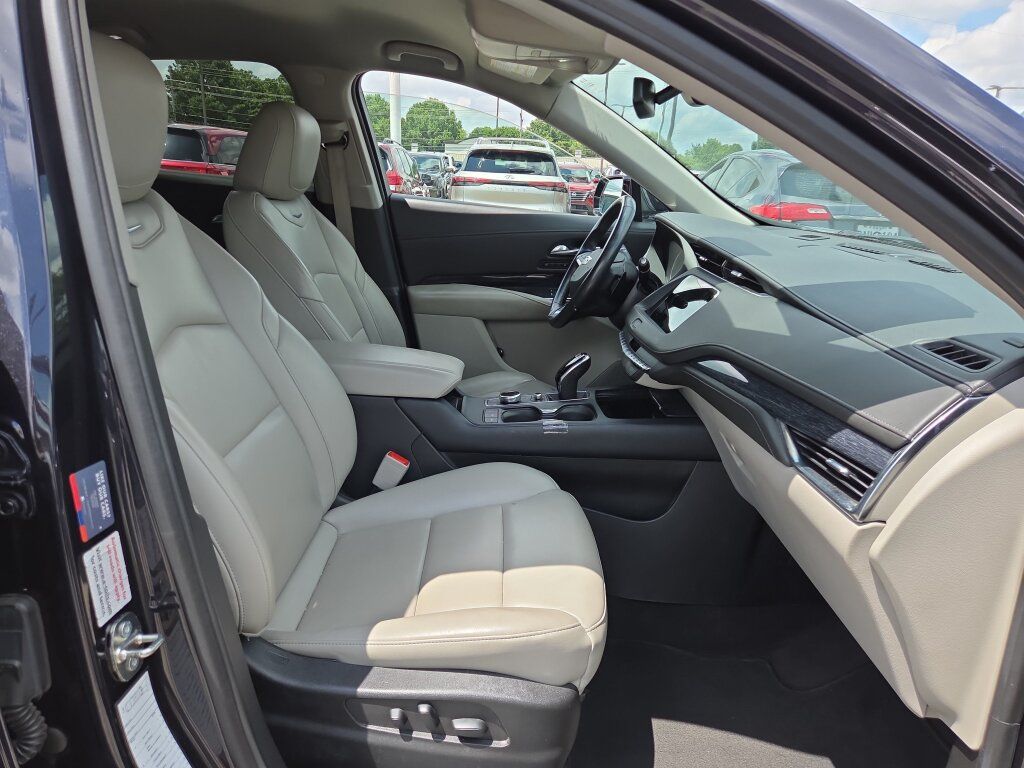 Used 2023 Cadillac XT4 Premium Luxury FWD image 15