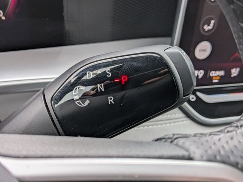 Used 2025 Volkswagen Tiguan SE R-Line image 24