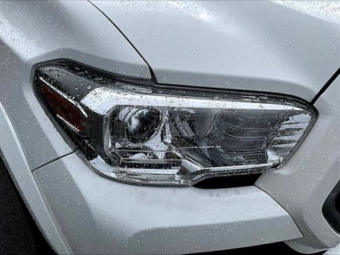 Used 2022 Toyota Tacoma SR5 image 33