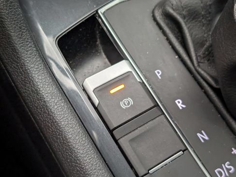 Used 2020 Volkswagen Tiguan S FWD image 23