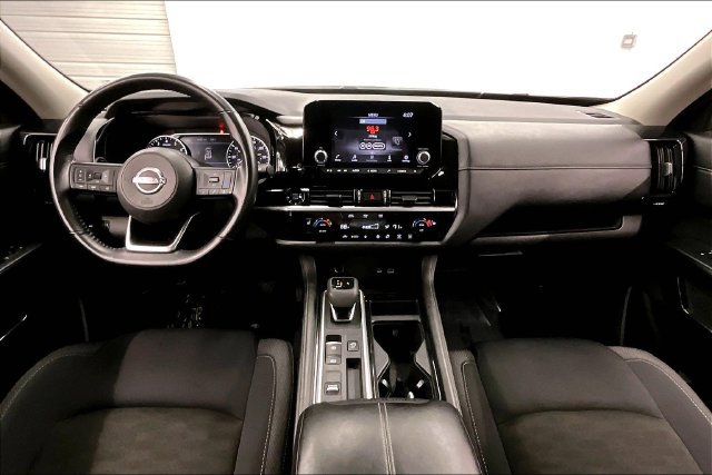 Used 2025 Nissan Pathfinder SV FWD image 17