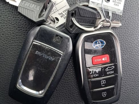 Used 2022 Toyota RAV4 SE w/ Weather & Moonroof Package AWD/4WD image 37