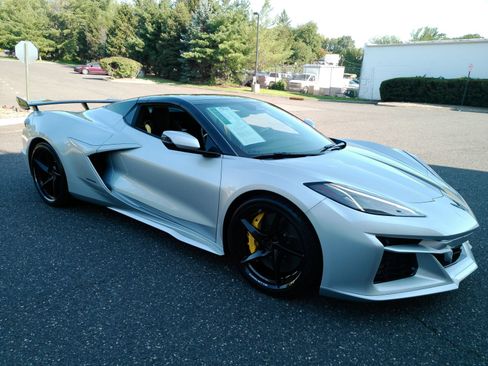 Used 2026 Chevrolet Corvette E-Ray w/ Stealth Interior Trim Package AWD/4WD image 2