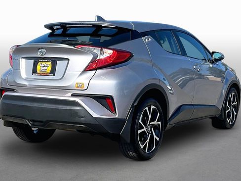 Used 2018 Toyota C-HR XLE FWD image 2