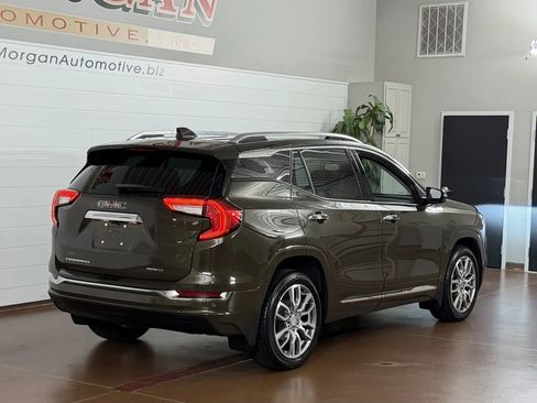 Used 2024 GMC Terrain Denali w/ Denali Premium Package AWD/4WD image 3