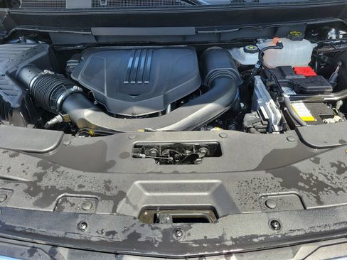 Used 2025 Chevrolet Traverse LT FWD image 38