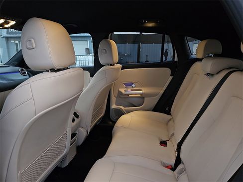 Used 2025 Mercedes-Benz GLA 250 image 18