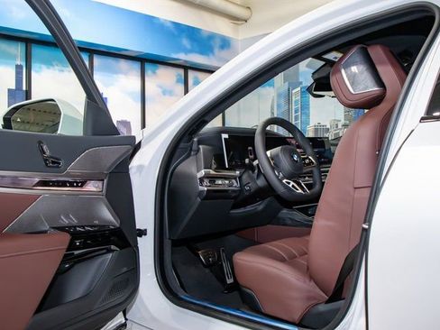 Used 2025 BMW 760i xDrive image 13