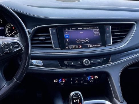 Used 2020 Buick Enclave Essence image 6