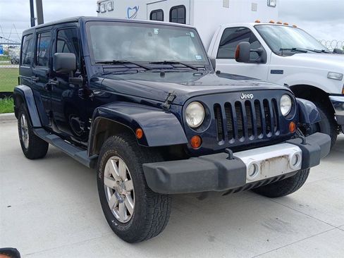 Used 2013 Jeep Wrangler Unlimited Sahara w/ Connectivity Group AWD/4WD image 5