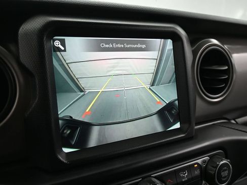 Used 2023 Jeep Gladiator Sport AWD/4WD image 11