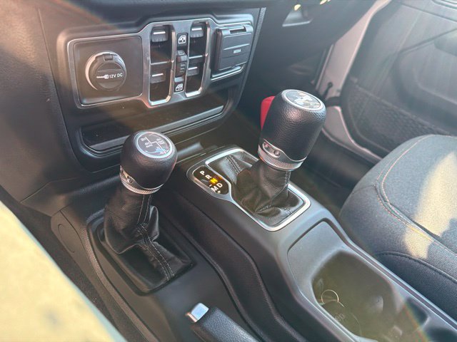 Used 2024 Jeep Wrangler Unlimited Sahara AWD/4WD image 24