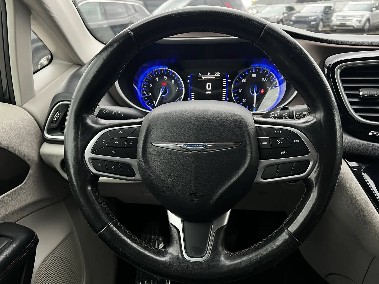 Used 2019 Chrysler Pacifica Touring-L FWD image 23