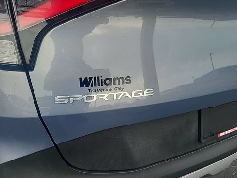 Used 2023 Kia Sportage EX AWD/4WD image 6