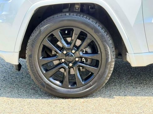 Used 2020 Jeep Grand Cherokee Altitude AWD/4WD image 9