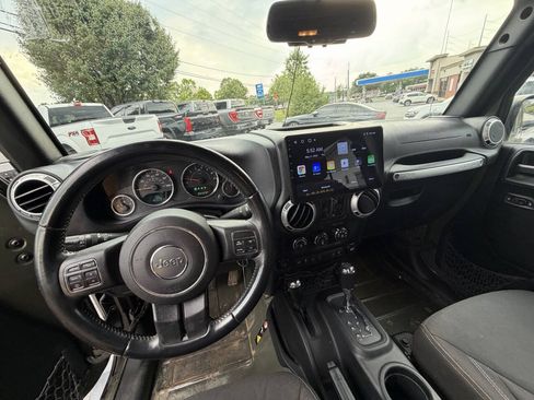 Used 2015 Jeep Wrangler Unlimited Sahara w/ Dual Top Group AWD/4WD image 14