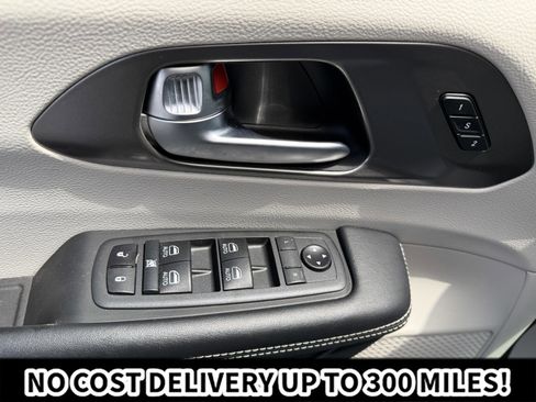 Used 2020 Chrysler Pacifica Touring-L Plus w/ Advanced Safetytec Group FWD image 20
