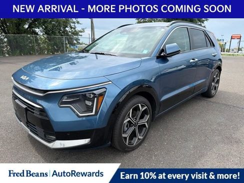 Used 2024 Kia Niro SX Touring FWD image 3