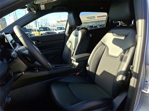 New 2026 Jeep Compass Latitude image 9