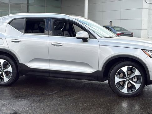 Certified 2025 Volvo XC40 B5 Plus image 2