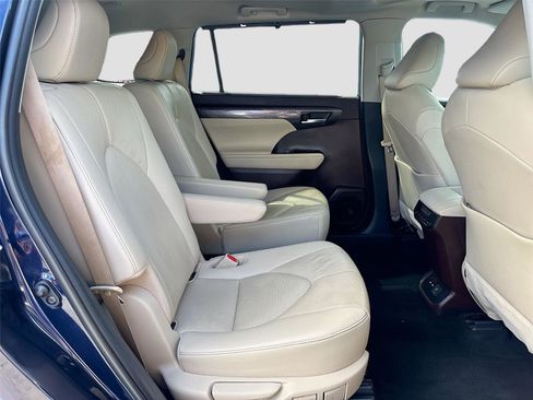 Used 2020 Toyota Highlander Limited image 29