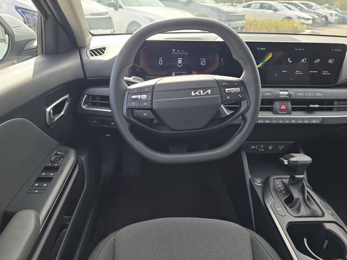 New 2025 Kia K4 LXS image 15
