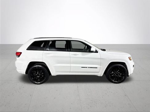 Used 2017 Jeep Grand Cherokee Altitude AWD/4WD image 5