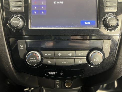 Used 2016 Nissan Rogue SL w/ SL Premium Package image 20