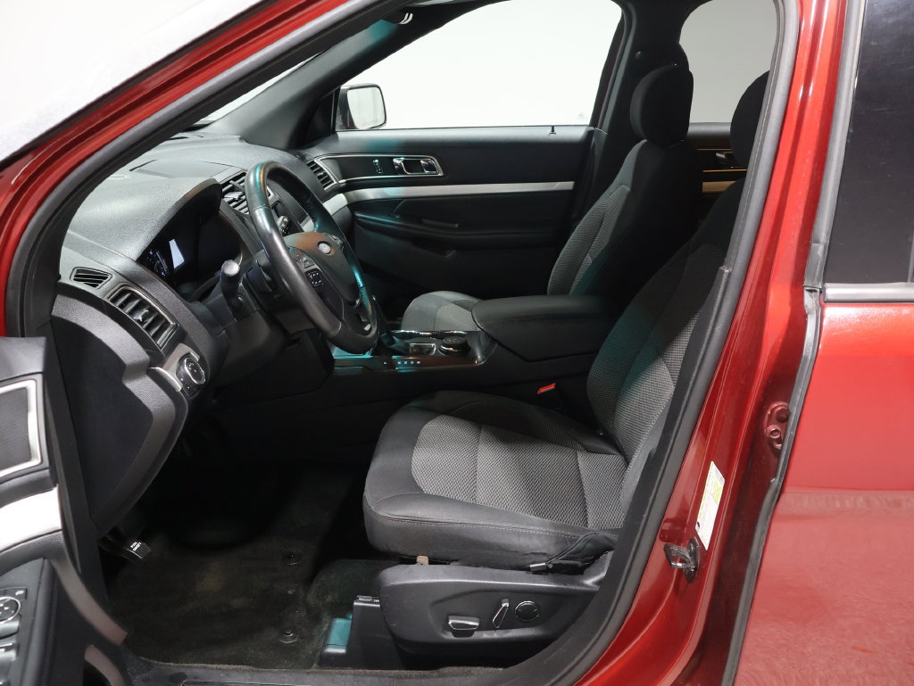 Used 2016 Ford Explorer XLT w/ Equipment Group 201A AWD/4WD image 11