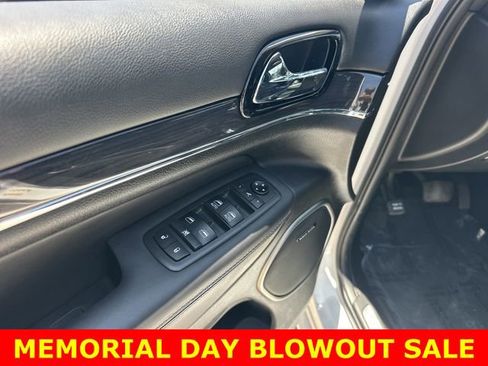 Used 2020 Jeep Grand Cherokee Overland AWD/4WD image 20