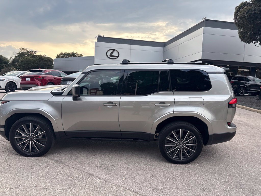 Certified 2025 Lexus GX 550 w/ Accessory Package (2T) AWD/4WD image 2