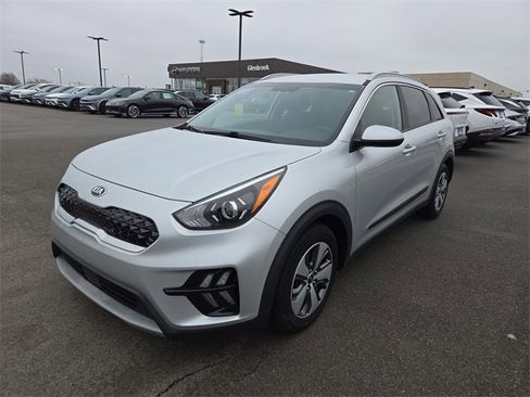Used 2020 Kia Niro LX image 2