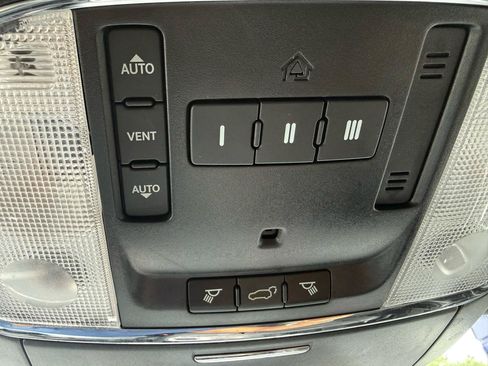 Used 2018 Jeep Grand Cherokee Limited AWD/4WD image 19
