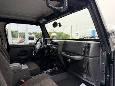 Used 2004 Jeep Wrangler Rubicon w/ Dual Top Group AWD/4WD image 23