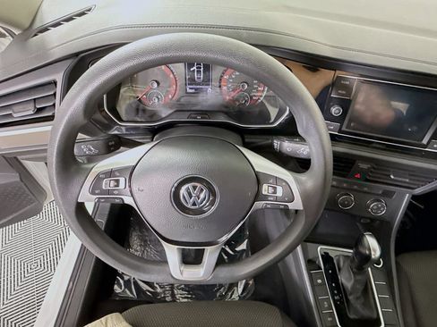 Used 2019 Volkswagen Jetta SE FWD image 19
