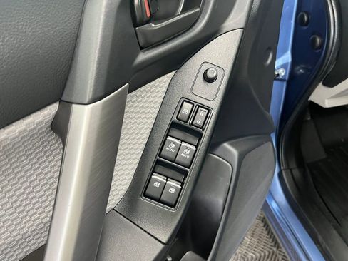 Used 2017 Subaru Forester 2.5i Premium w/ All-Weather Package image 11