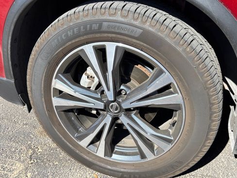 Used 2020 Nissan Rogue SV w/ Sun & Sound Touring Package FWD image 6