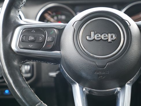 Used 2022 Jeep Wrangler Unlimited Sahara w/ Cold Weather Group AWD/4WD image 18