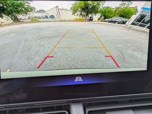 Used 2021 Chevrolet Equinox LS FWD image 13