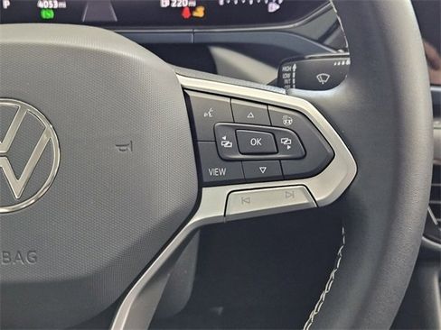 Used 2024 Volkswagen Taos SE image 27