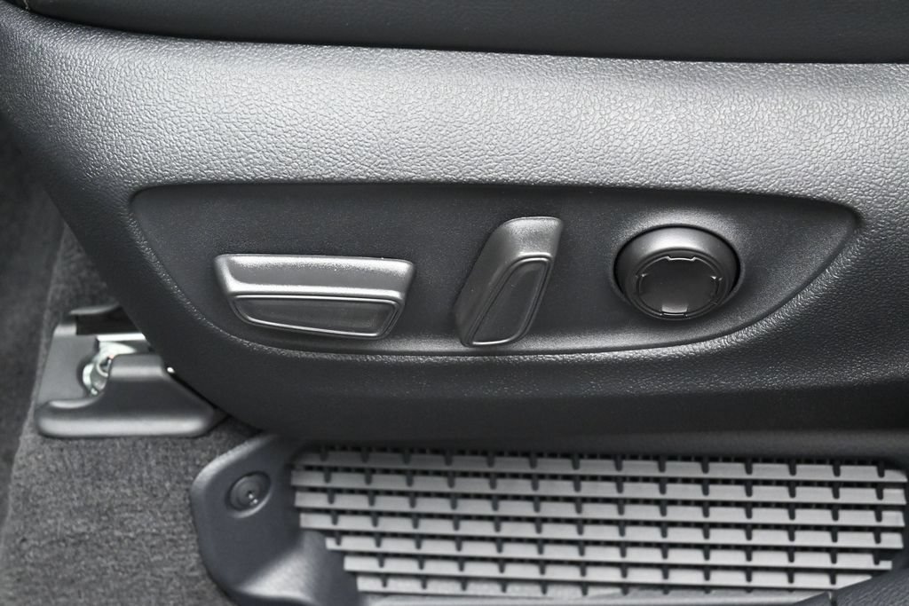 Used 2026 Toyota Sienna Limited FWD image 10