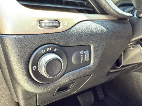 Used 2017 Jeep Cherokee Sport w/ Cold Weather Group FWD image 32