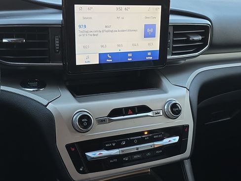 Certified 2022 Ford Explorer XLT w/ Equipment Group 202A image 16